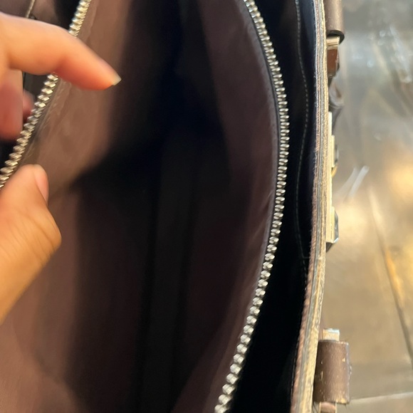 Authentic GUCCI GG Supreme Briefcase.  Brown Trim. - Picture 6 of 7